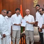 விஜய் முதல்வராக பதவி ஏற்பதில் சிக்கல்! ‘செக்’ வைத்த ஆளுநர்!