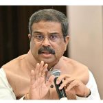 மத்திய கல்வி அமைச்சர் ராஜினாமா! மாணவர்கள் கொண்டாட்டம்!